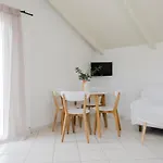 蓝屋公寓 Vasilikí